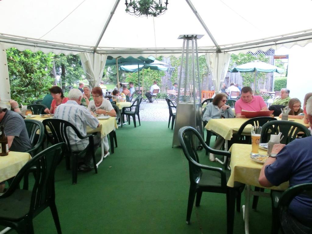 Landgasthof - Hotel Zum Stern Linden  Bagian luar foto